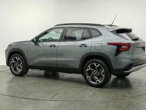 Used 2025 Chevrolet Trax LT FWD image 6