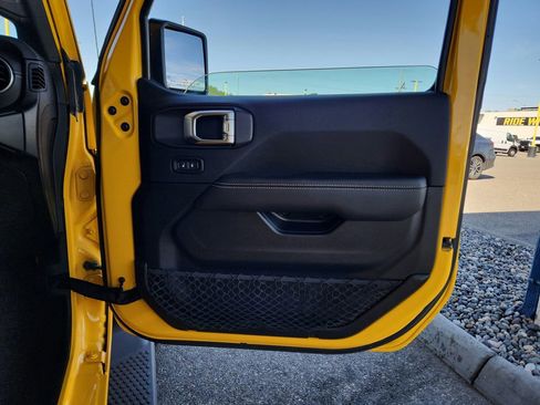 Used 2019 Jeep Wrangler Unlimited Sahara w/ Uconnect 4C Nav & Sound Group AWD/4WD image 26
