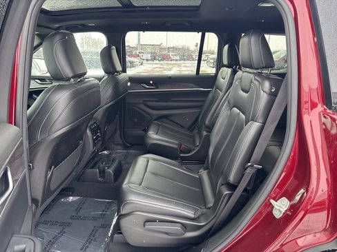 Certified 2024 Jeep Grand Cherokee L Limited w/ Luxury Tech Group II image 25