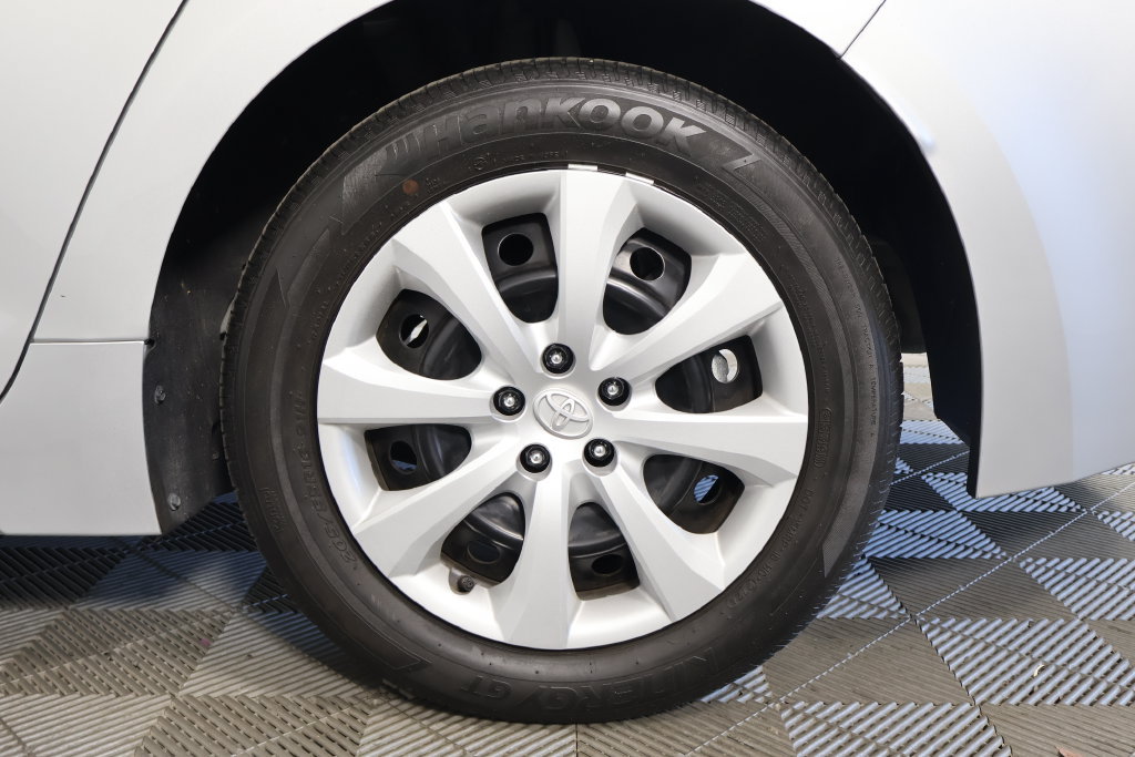 Used 2025 Toyota Corolla LE FWD image 8