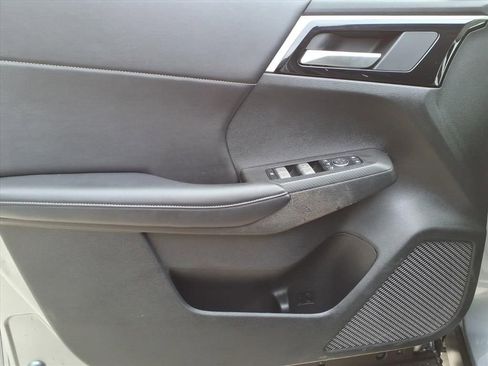 Used 2024 Mitsubishi Outlander SE image 10