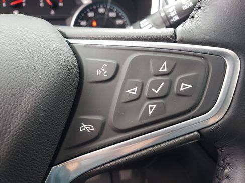 Used 2022 Chevrolet Equinox LT w/ Driver Convenience Package image 16