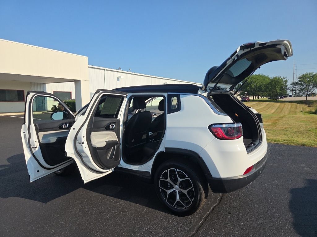 Used 2024 Jeep Compass Limited AWD/4WD image 13