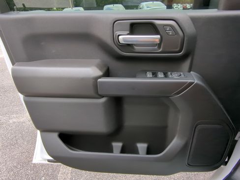 Used 2025 GMC Sierra 3500 Pro w/ Convenience Package image 17