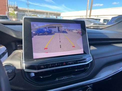 Used 2023 Jeep Compass Trailhawk image 18