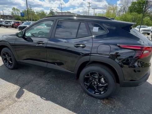 New 2026 Chevrolet Trax LT w/ Driver Confidence Package FWD image 8
