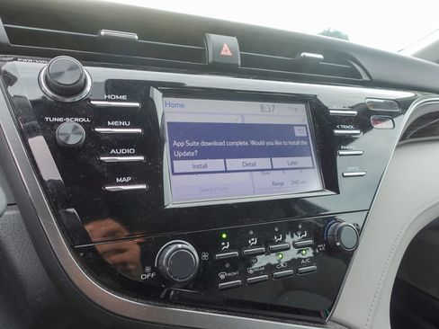 Used 2019 Toyota Camry LE FWD image 19