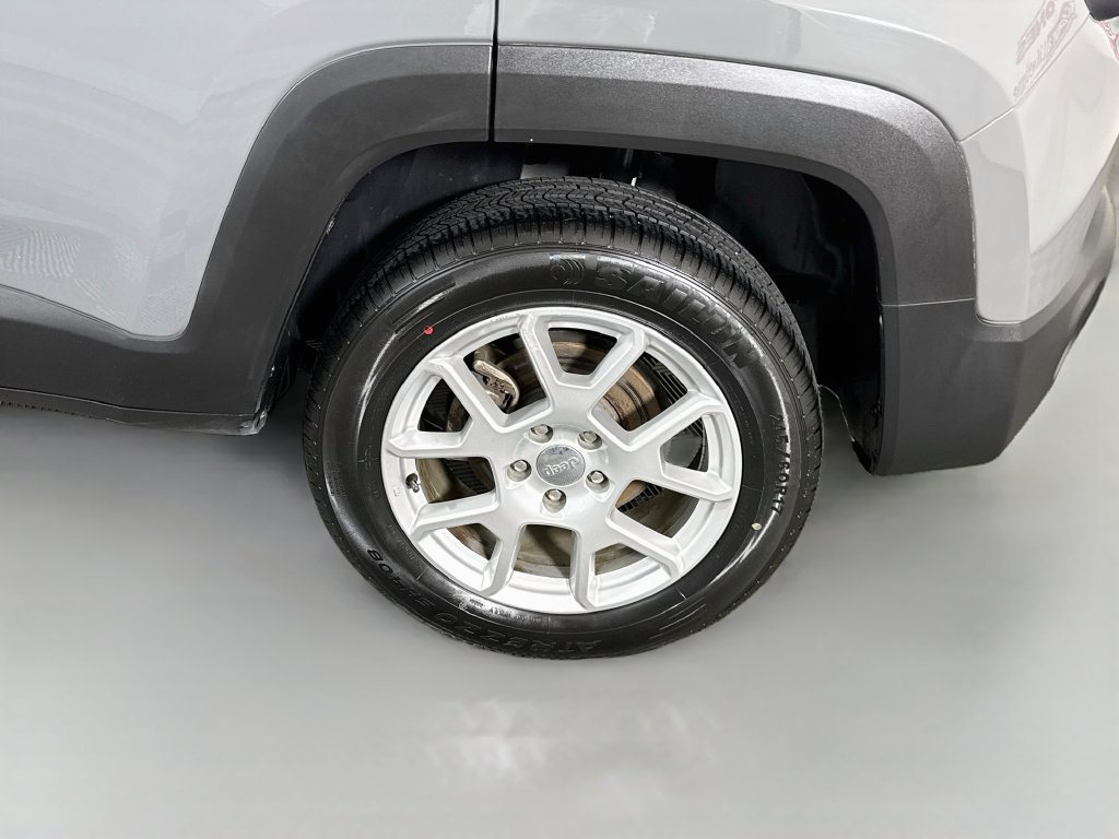 Used 2021 Jeep Renegade Latitude AWD/4WD image 34