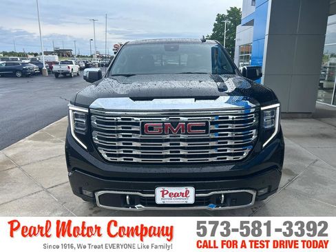 Used 2025 GMC Sierra 1500 Denali w/ Denali Reserve Package AWD/4WD image 2