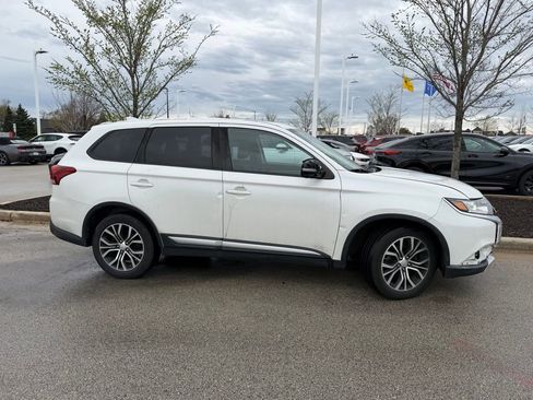 Used 2017 Mitsubishi Outlander FWD image 3