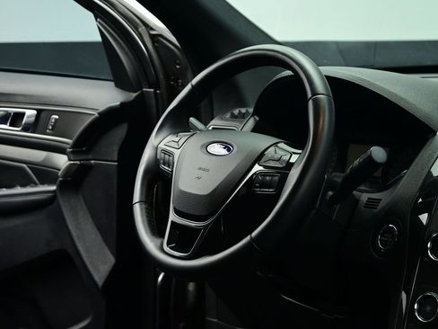 Used 2019 Ford Explorer XLT image 70