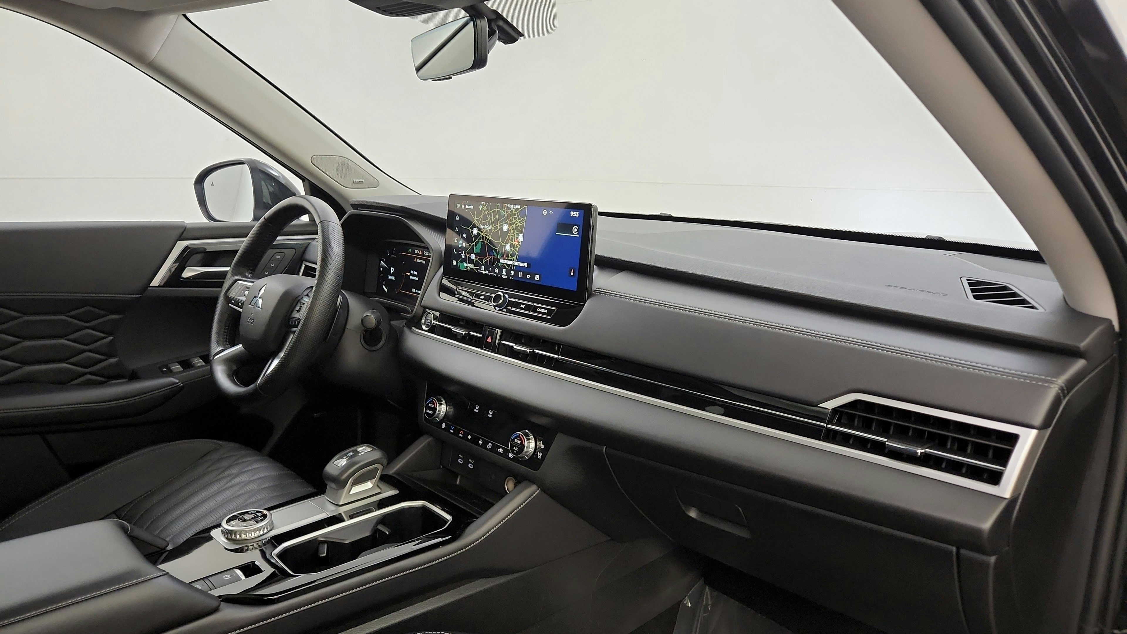 Used 2025 Mitsubishi Outlander AWD image 35