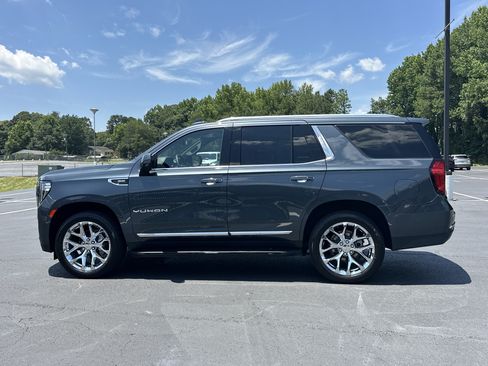 Used 2021 GMC Yukon SLT w/ SLT Premium Package AWD/4WD image 4