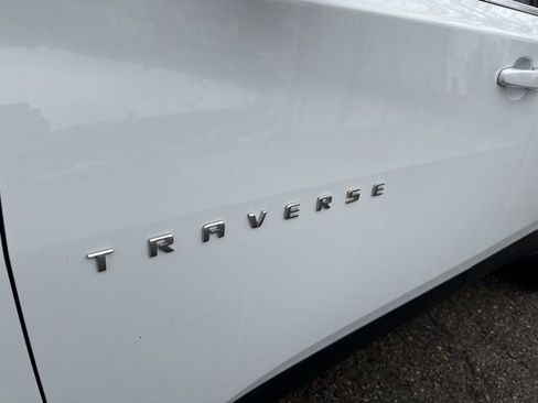 Used 2023 Chevrolet Traverse LT image 13