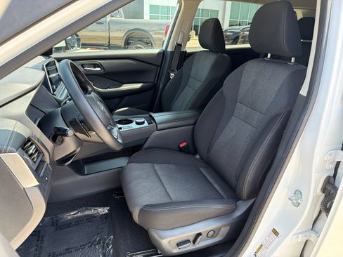 Used 2024 Nissan Rogue SV AWD/4WD image 14
