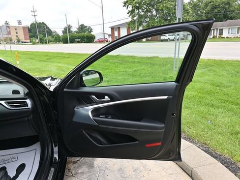 Used 2024 Genesis G70 2.5T AWD/4WD image 18