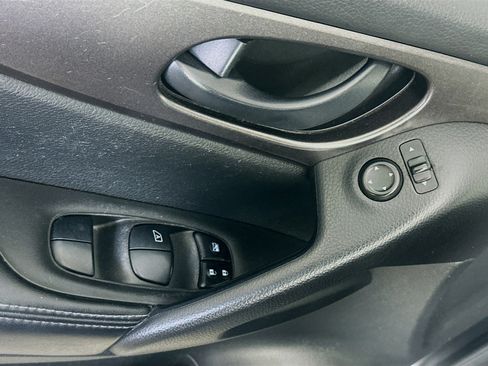 Used 2019 Nissan Rogue Sport S FWD image 15