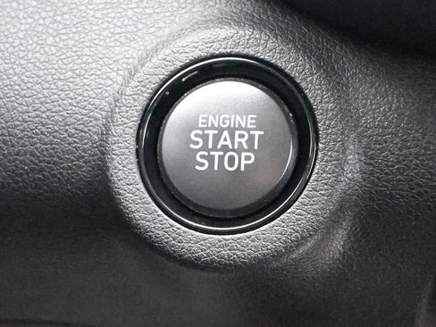 Used 2025 Hyundai Venue SEL FWD image 15