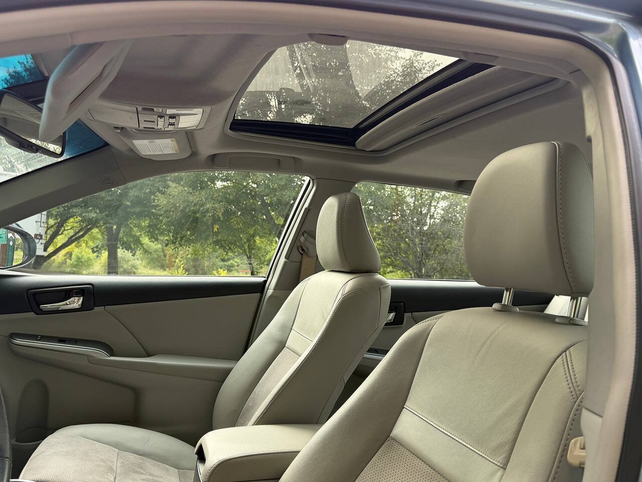 Used 2012 Toyota Camry XLE w/ Leather Pkg FWD image 11