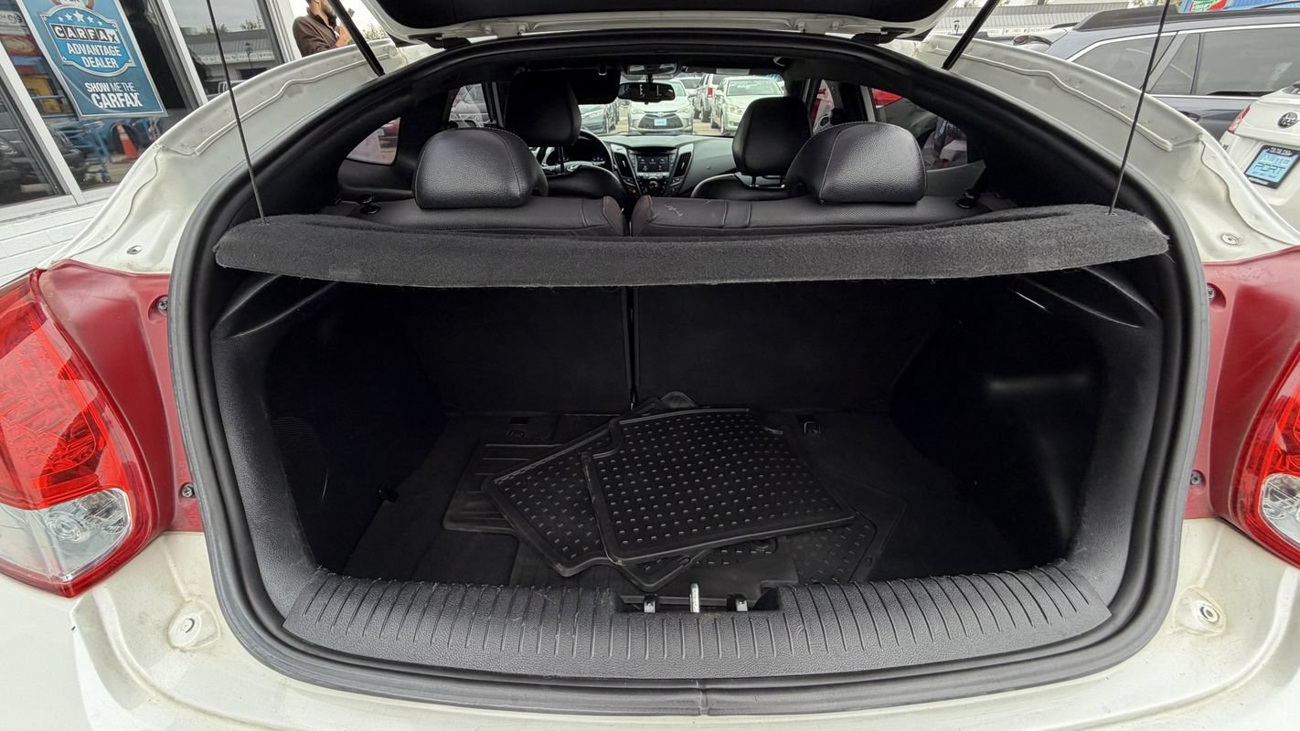 Used 2016 Hyundai Veloster Turbo FWD image 11