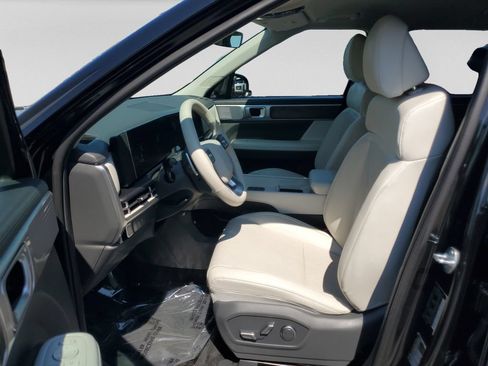 Used 2025 Hyundai Santa Fe SEL FWD image 16
