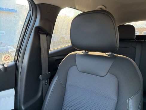 Used 2025 Chevrolet Trax LT w/ LT Convenience Package image 50