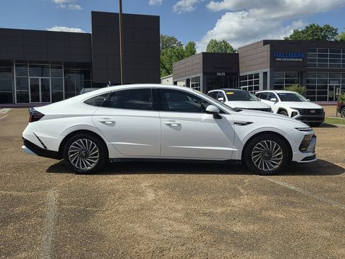 Used 2025 Hyundai Sonata SEL FWD image 3