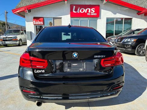 Used 2018 BMW 320i Sedan RWD image 12