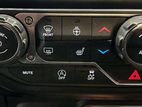 Used 2022 Jeep Gladiator Rubicon w/ Cold Weather Group AWD/4WD image 34