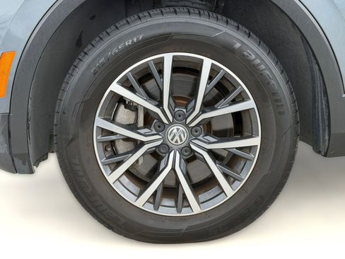 Used 2020 Volkswagen Tiguan SE w/ Panoramic Sunroof Package image 10