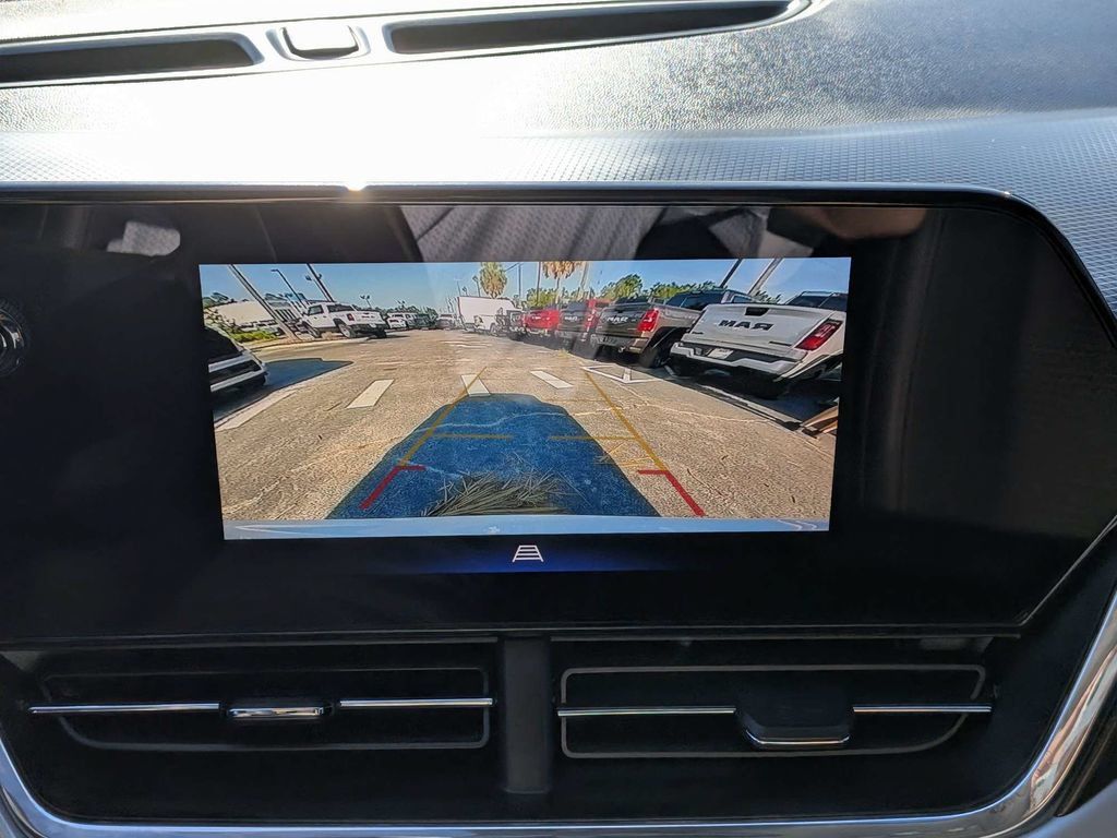 Used 2025 Chevrolet Trax LT w/ Driver Confidence Package FWD image 30