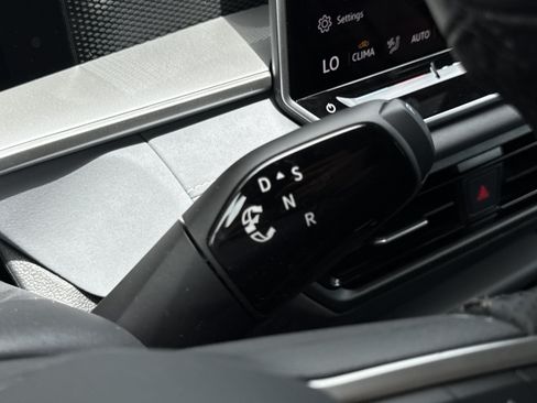 New 2026 Volkswagen Tiguan SE R-Line FWD image 32