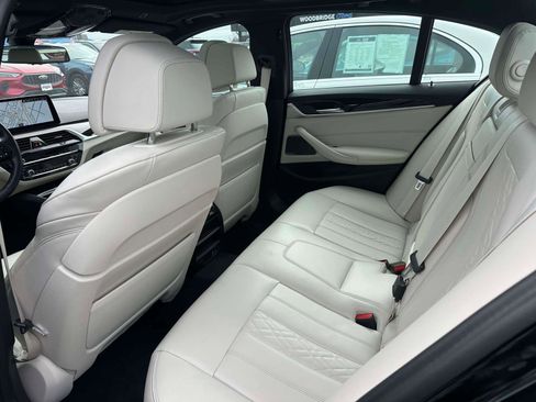 Used 2023 BMW 530i xDrive w/ Premium Package image 9