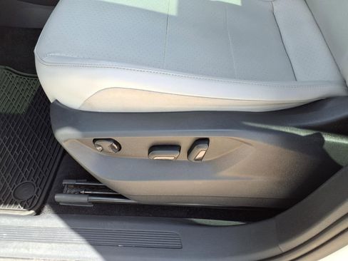 Used 2019 Volkswagen Tiguan SE w/ Panoramic Sunroof Package image 23