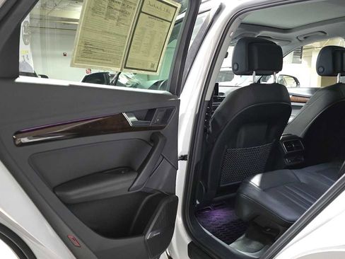 Used 2019 Audi Q5 Prestige w/ Prestige Package image 15