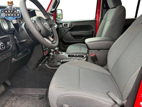 Used 2025 Jeep Gladiator Sport AWD/4WD image 9