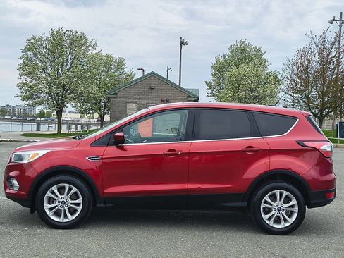 Used 2017 Ford Escape SE w/ SE Cold Weather Package AWD/4WD image 4