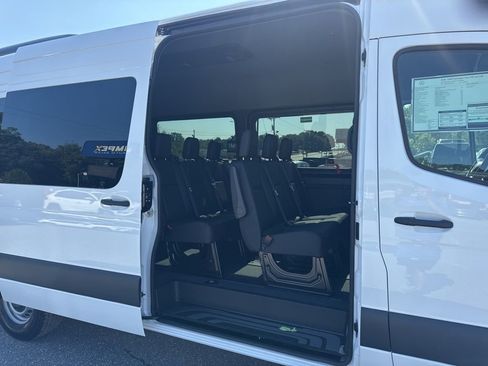 Used 2025 Mercedes-Benz Sprinter 2500 image 25