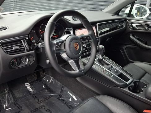 Certified 2020 Porsche Macan AWD/4WD image 4