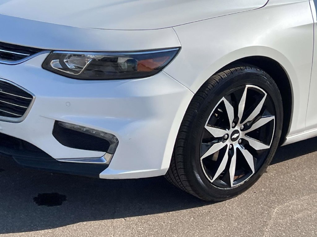 Used 2017 Chevrolet Malibu LT w/ Leather Package FWD image 10