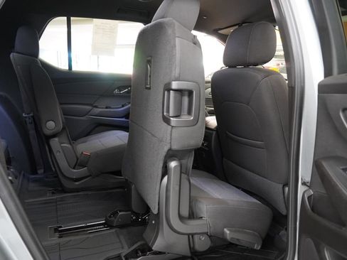 Used 2023 Chevrolet Traverse LT FWD image 25