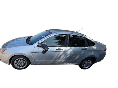 Used 2011 Ford Focus SE w/ 201A Rapid Spec Order Code FWD image 2