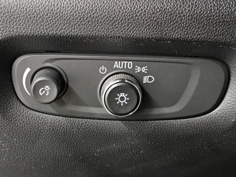 Used 2023 Chevrolet Traverse Premier AWD/4WD image 41