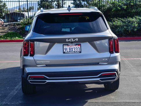 Used 2024 Kia Sorento EX w/ Panoramic Sunroof Package image 5