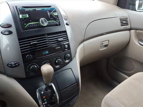 Used 2009 Toyota Sienna LE image 32