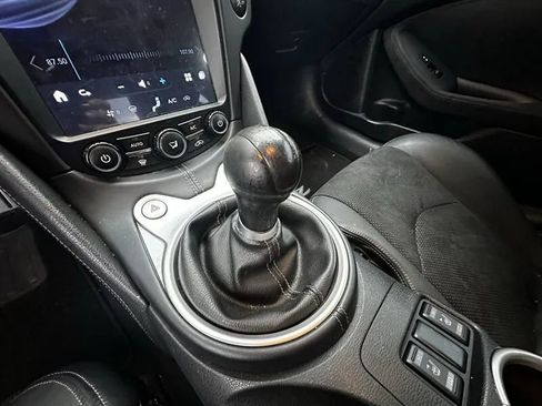 Used 2009 Nissan 370Z Touring RWD image 20