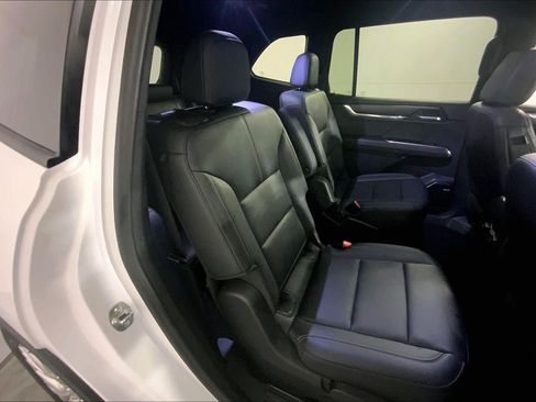 Used 2024 GMC Acadia Elevation AWD/4WD image 23