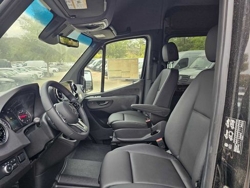 Used 2024 Mercedes-Benz Sprinter 3500 image 18