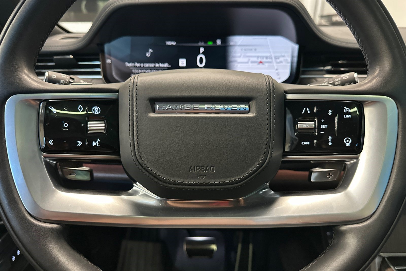 Used 2025 Land Rover Range Rover SE AWD/4WD image 10