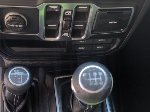 Used 2018 Jeep Wrangler Unlimited Sahara image 26